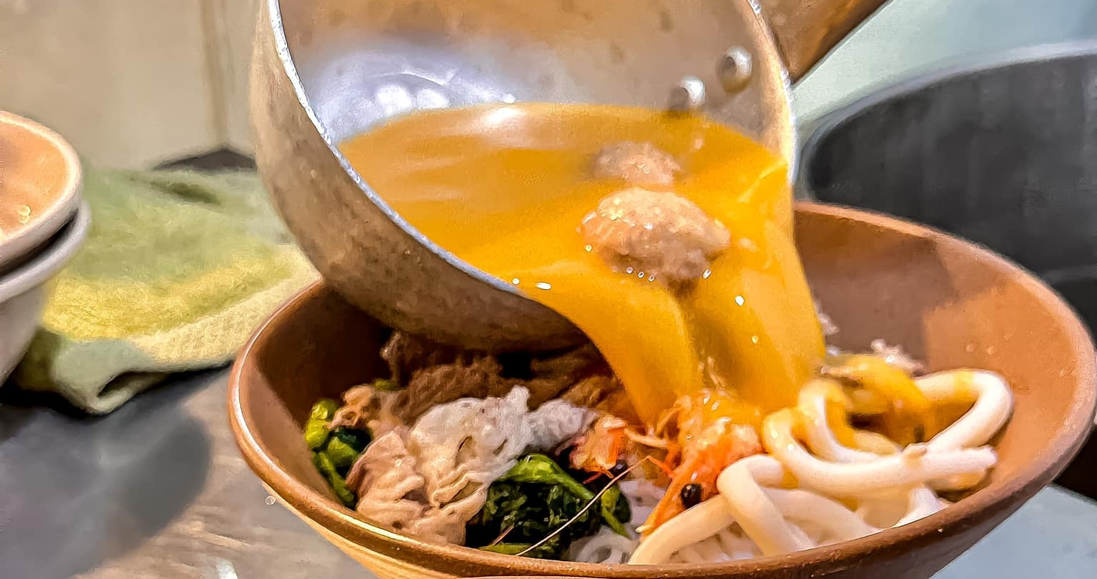 Hanoi’s top 5 seafood noodle soup restaurants for delicious meals under $2