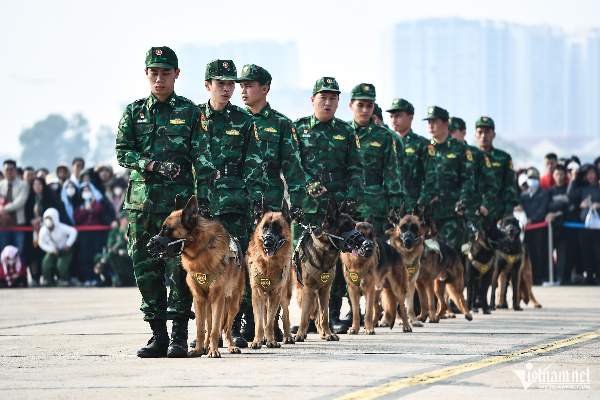 W-cho nghiep vu trien lam quoc phong 21.jpg