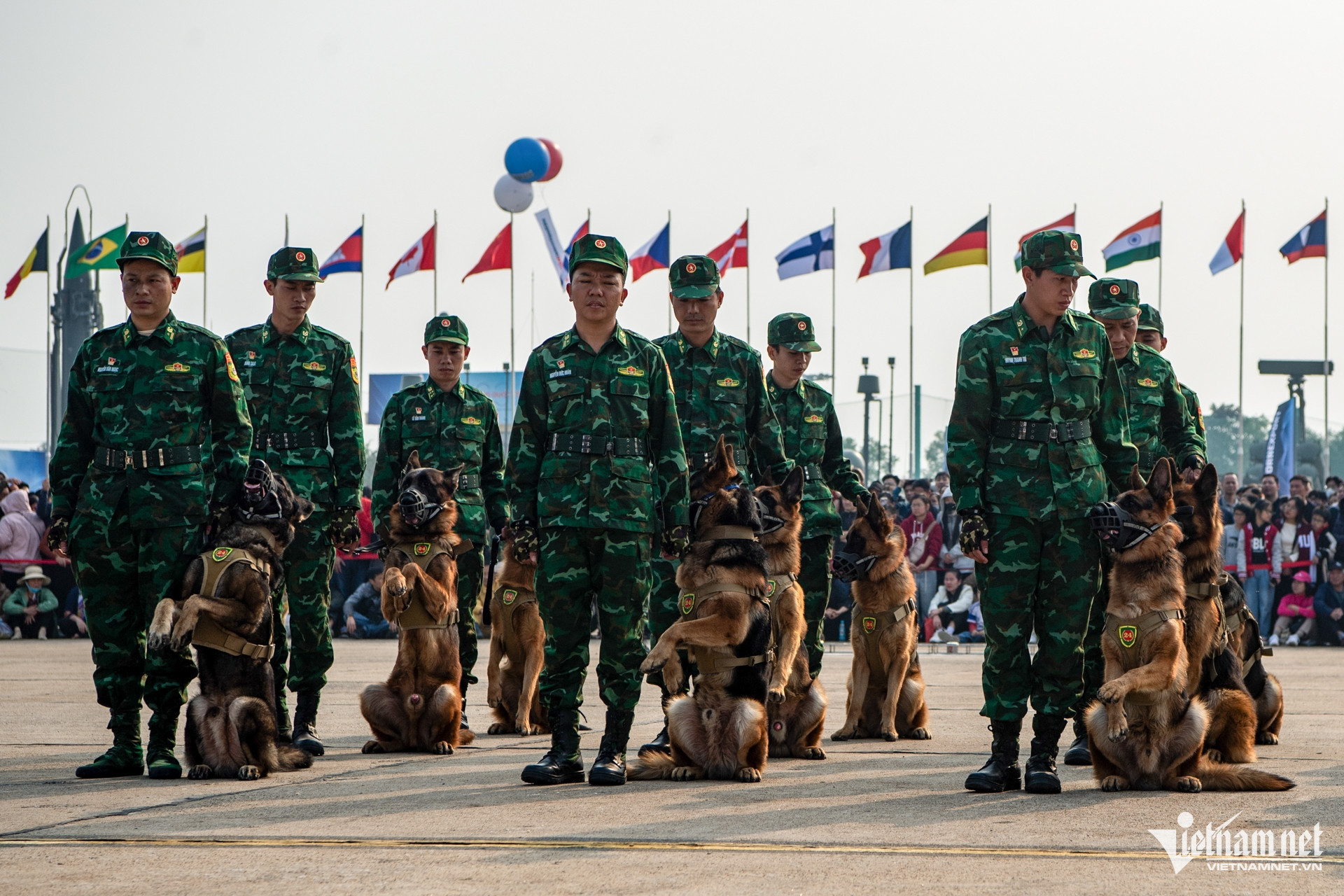 W-cho nghiep vu trien lam quoc phong 23.jpg