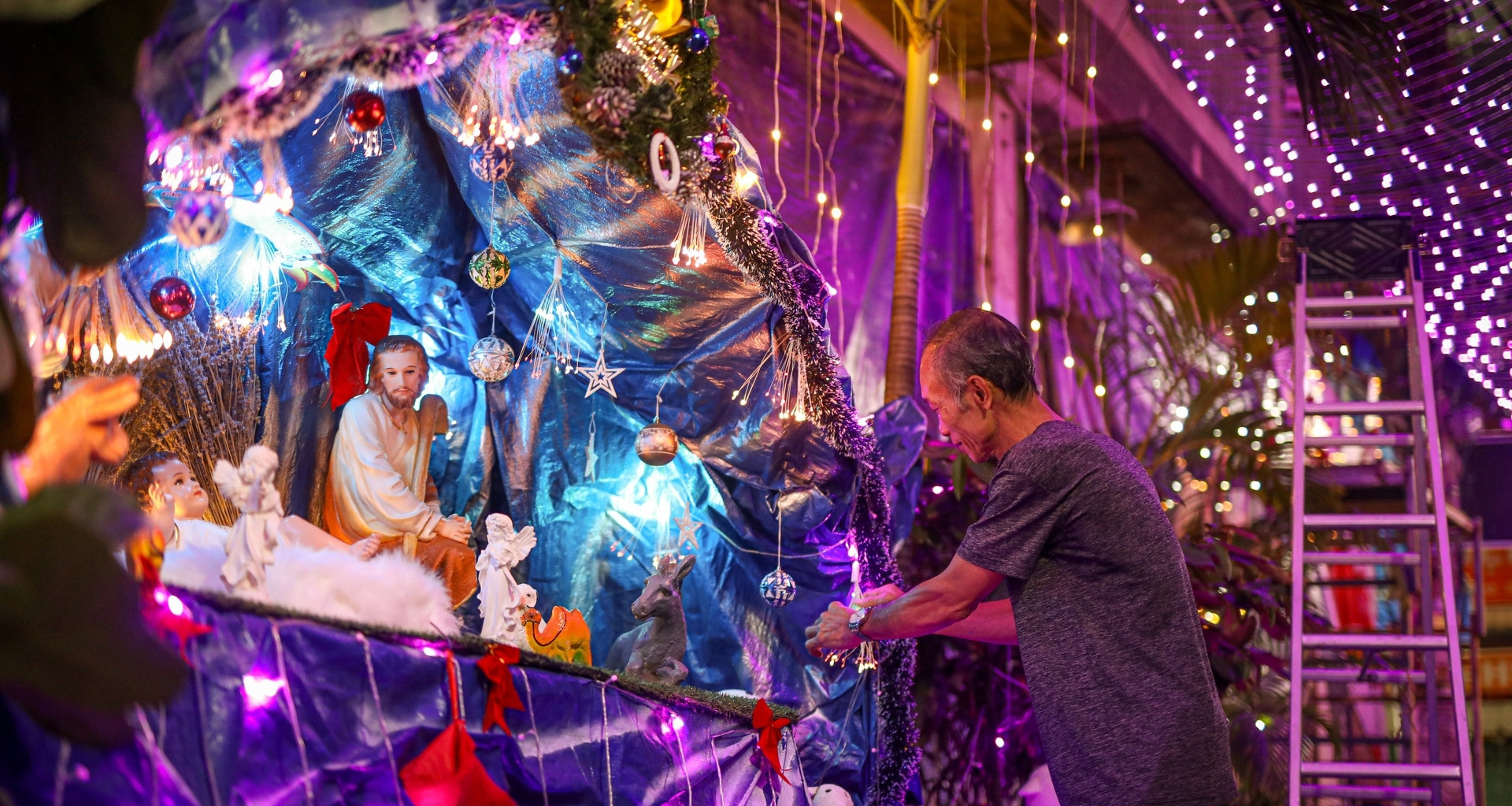 Parish neighborhoods in Ho Chi Minh City shine bright for Christmas 2024