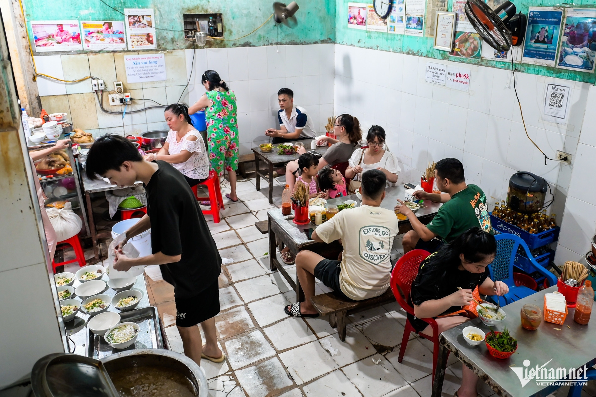 Nam Dinh pho stall has sold pho for 5,000 dong for years