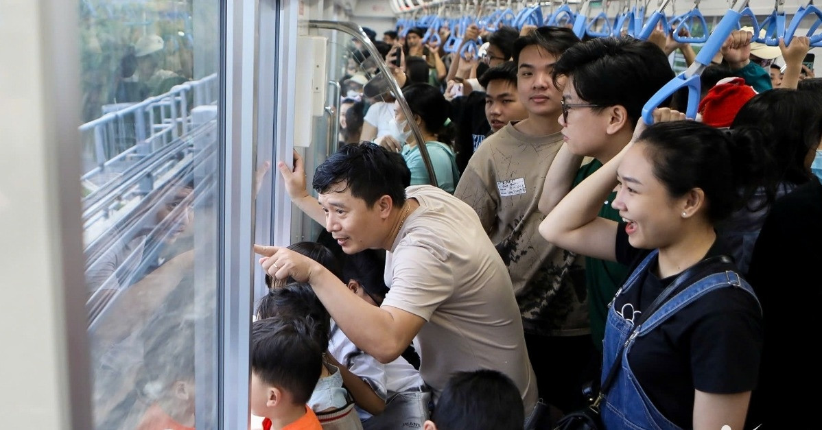 HCM City's Metro Line 1 draws nearly 400,000 riders in four days