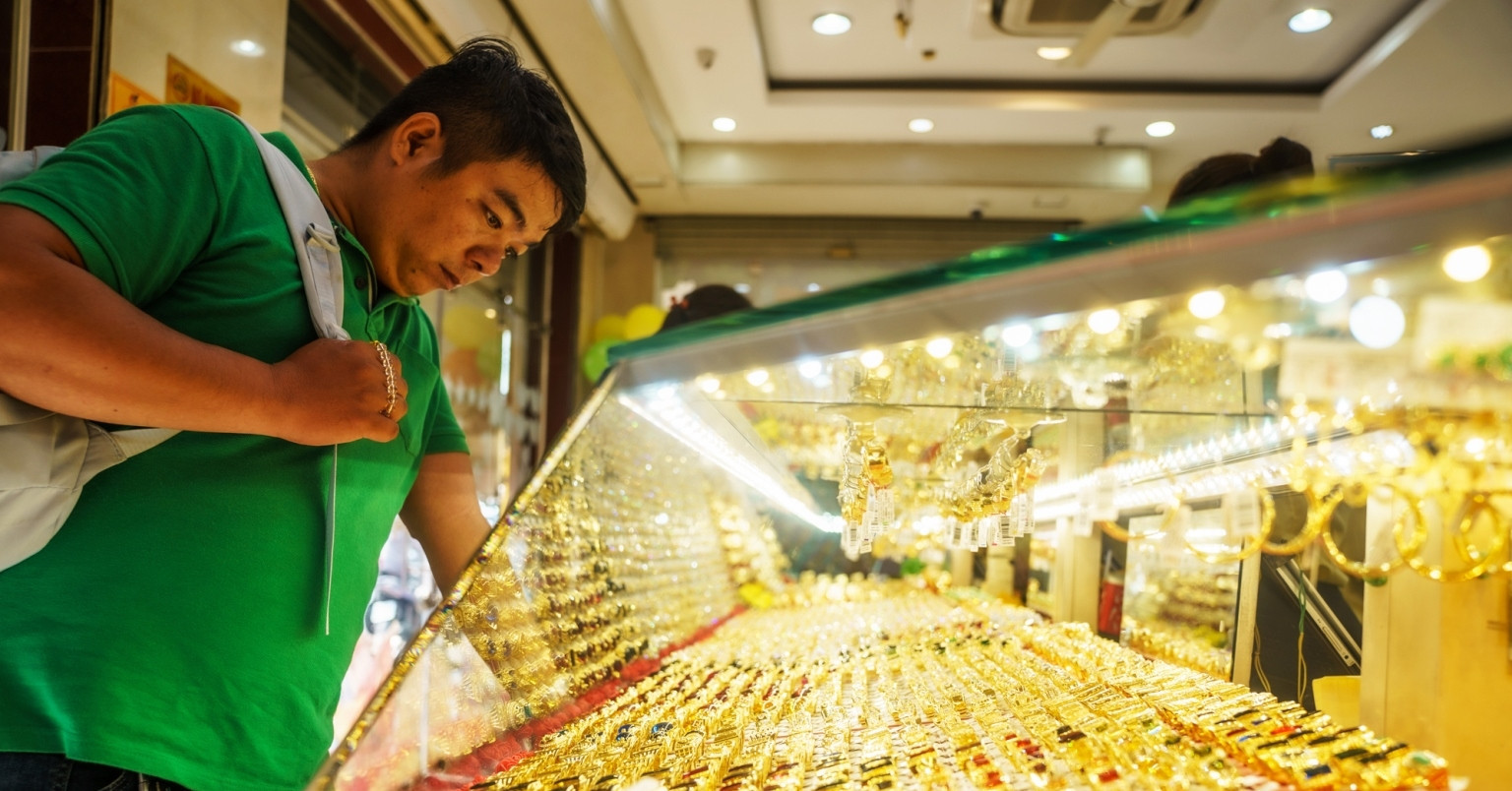 Navigating gold investments amid volatile market predictions for 2025