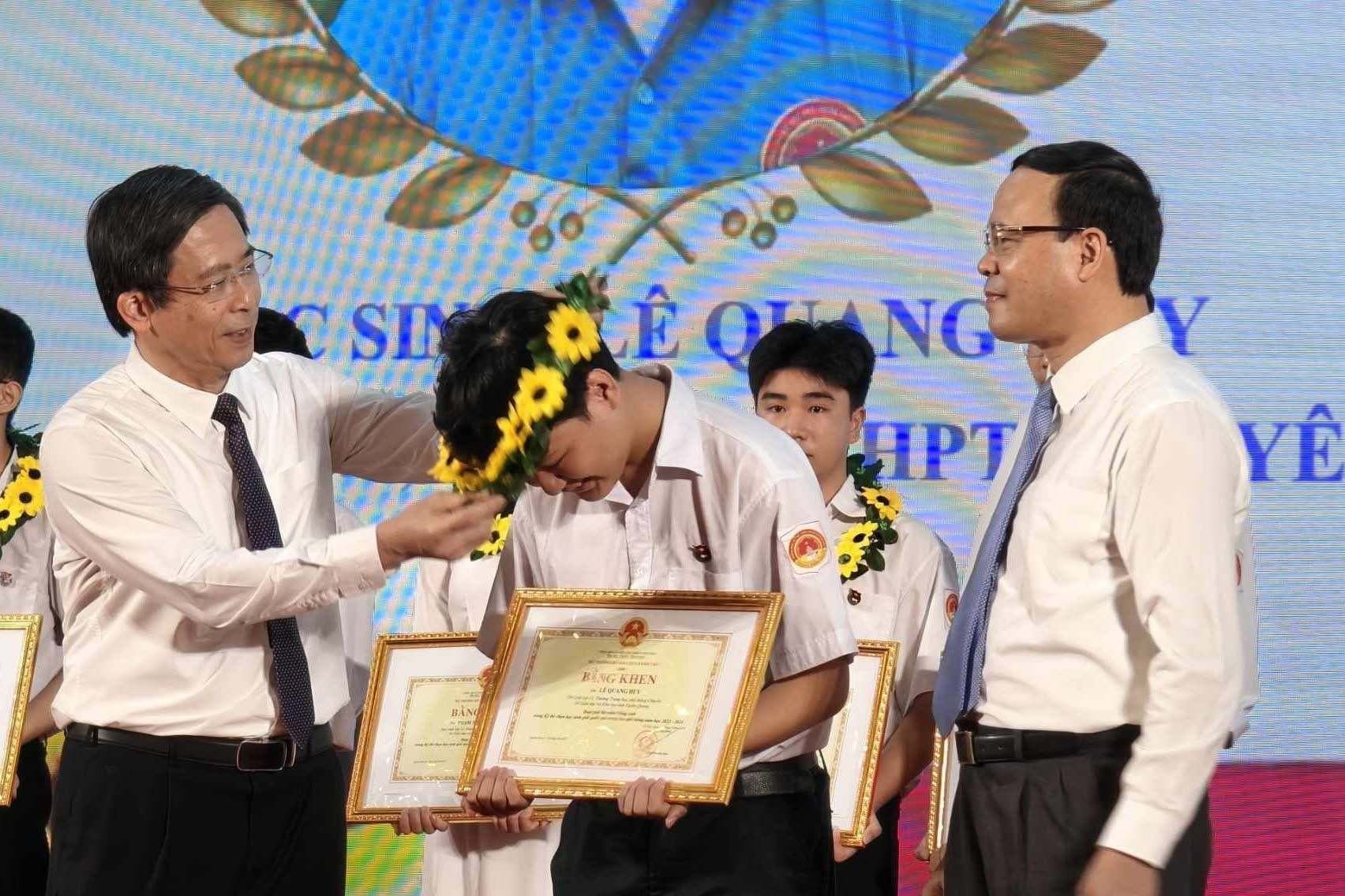 Self-taught student scores 8.5 on IELTS, among top 1% of SAT high scorers