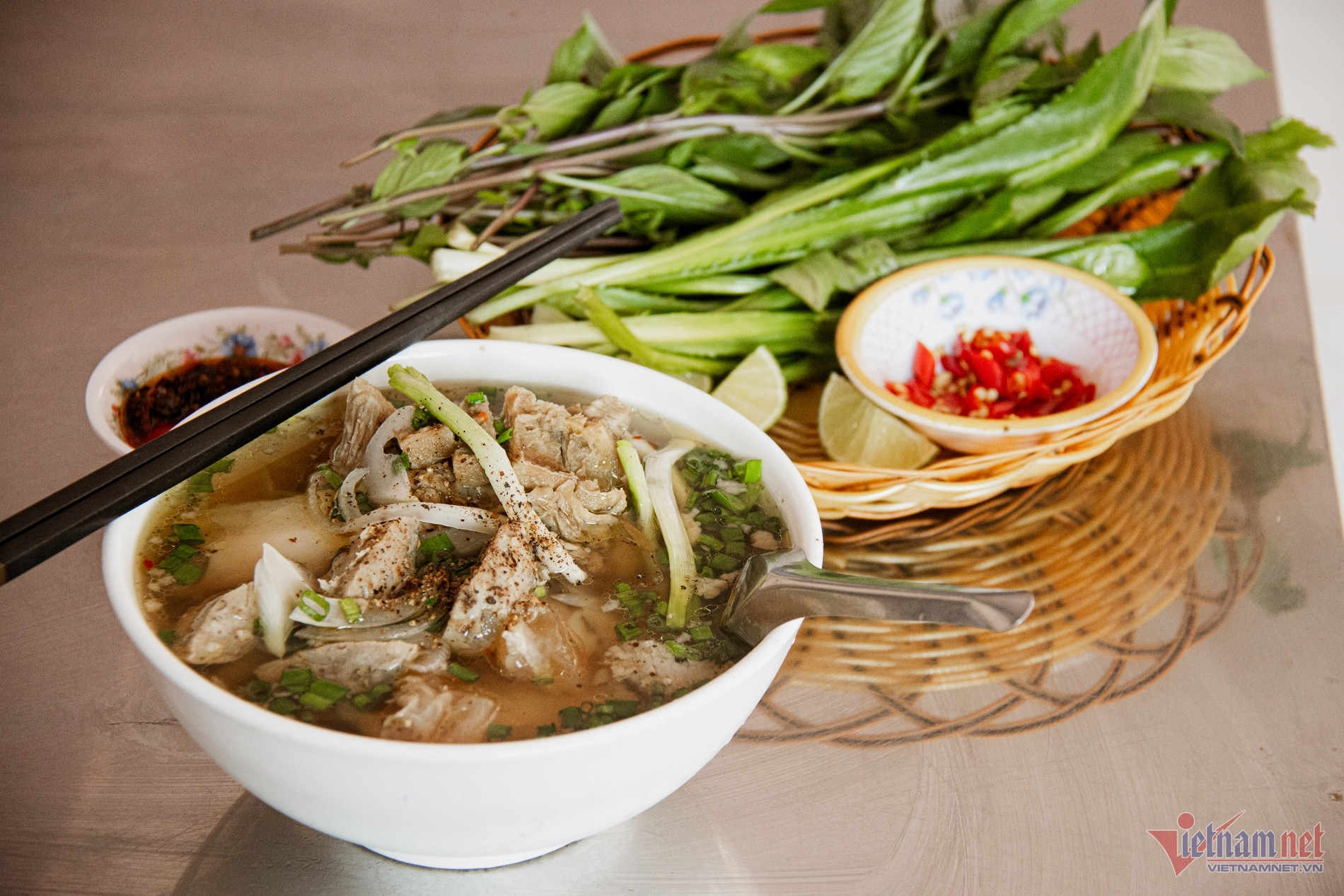 Foreign travelers discover varieties of pho in different localities in VN