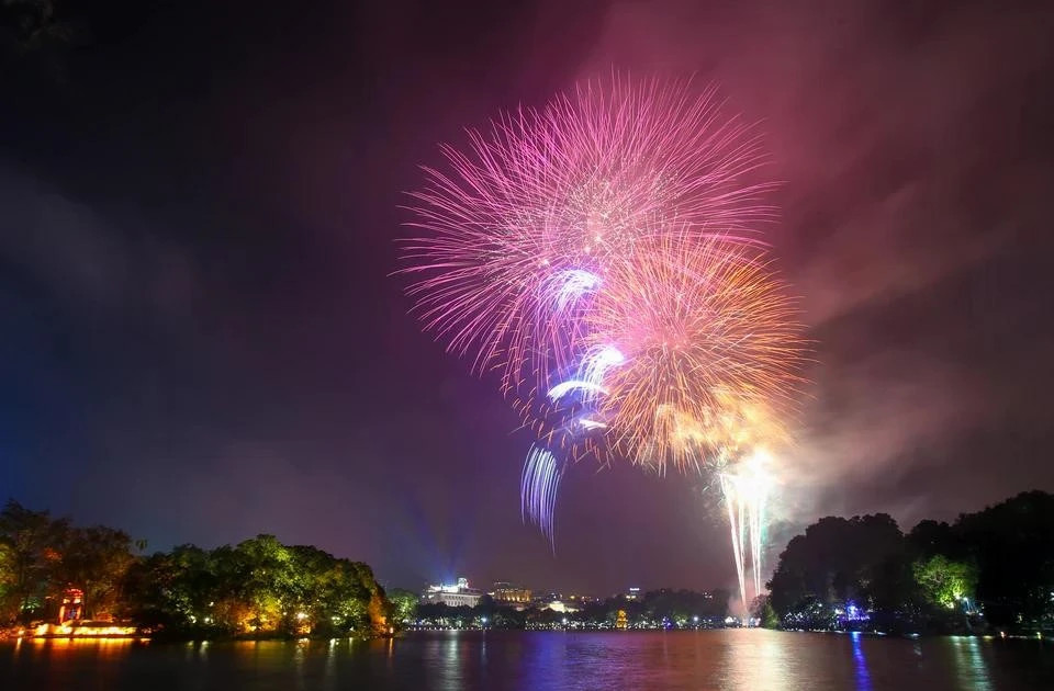 Fireworks to light up sky over Hanoi on New Year celebration