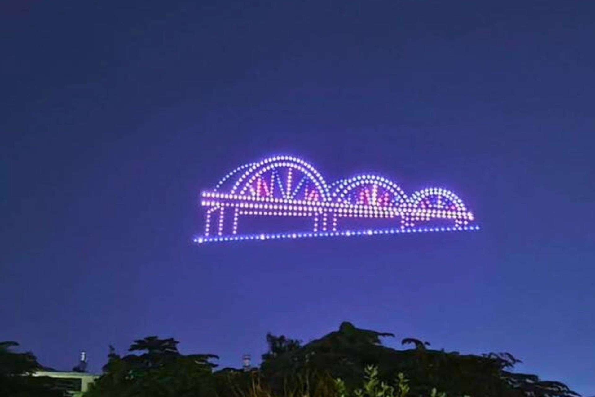 trinh dien anh sang1.jpg