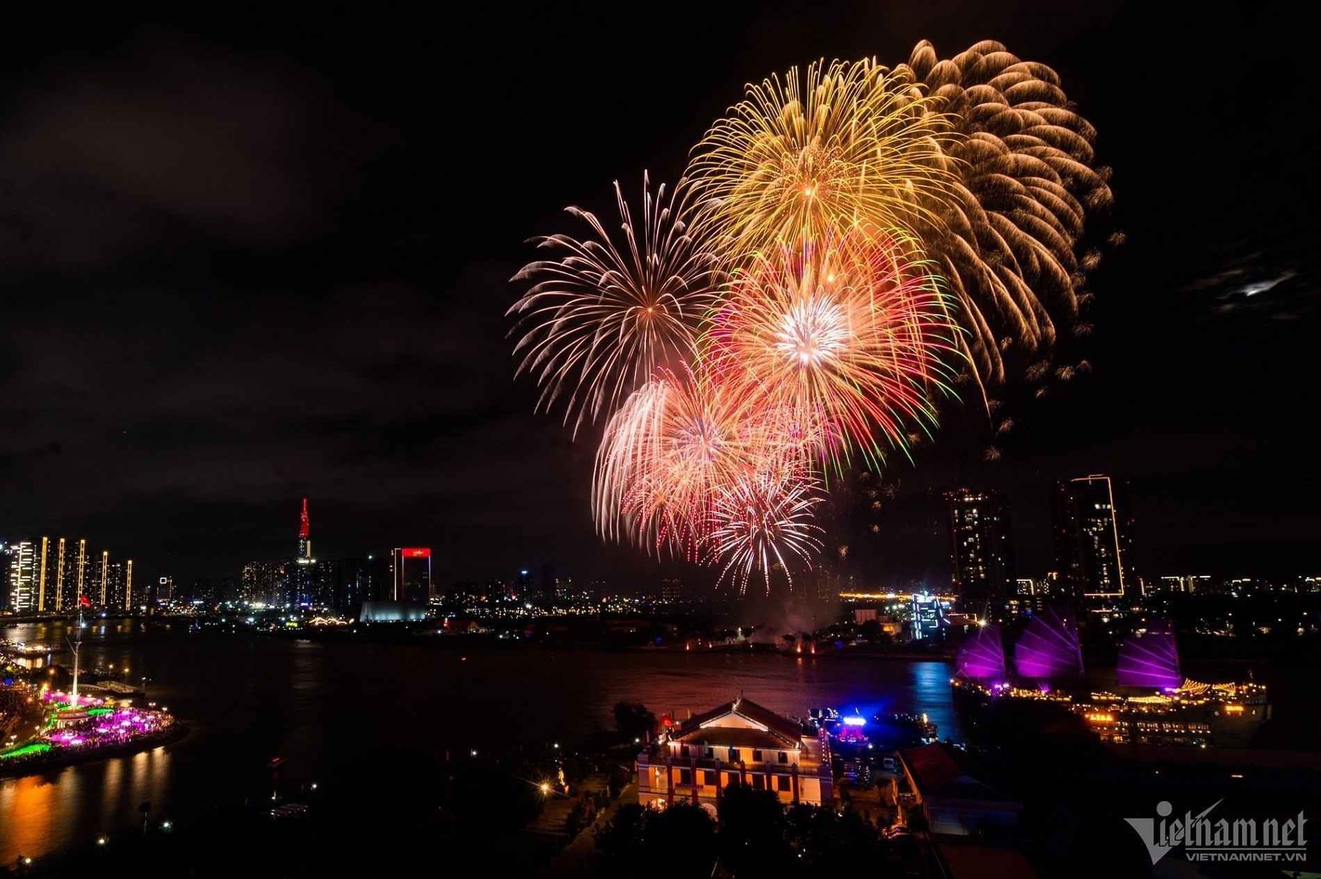 Ho Chi Minh City announces three fireworks displays for New Year 2025