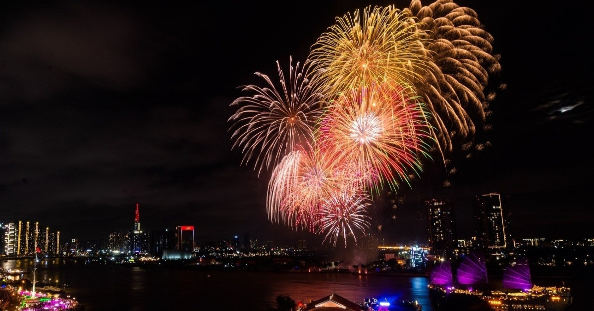 Ho Chi Minh City announces three fireworks displays for New Year 2025