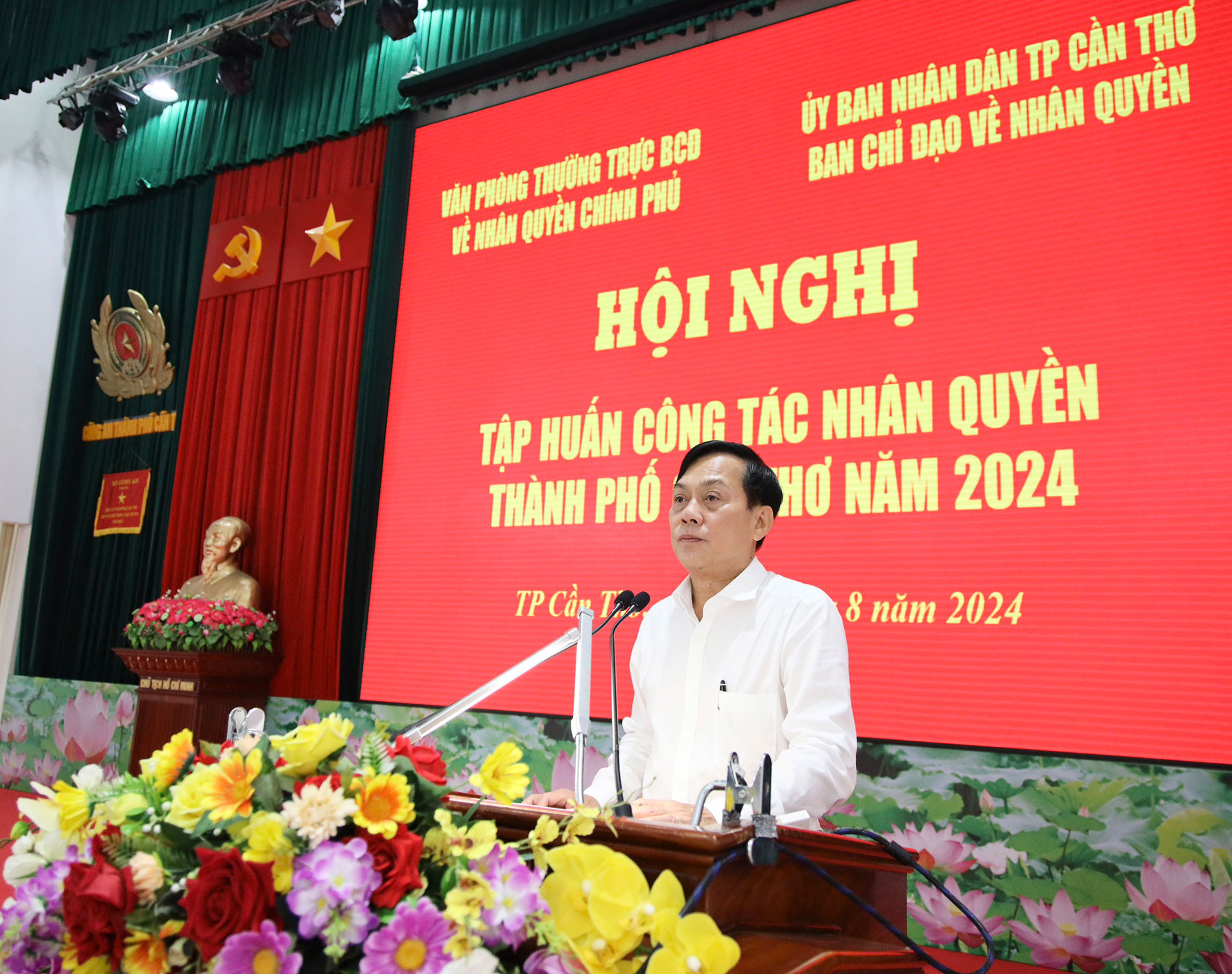nhan quyen.jpg