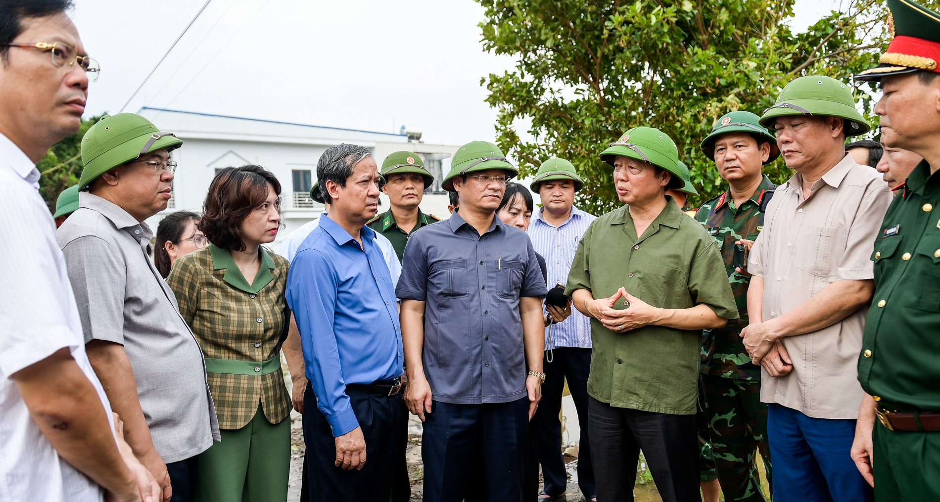 Deputy PM visits Nam Dinh, stresses swift action for post-flood recovery