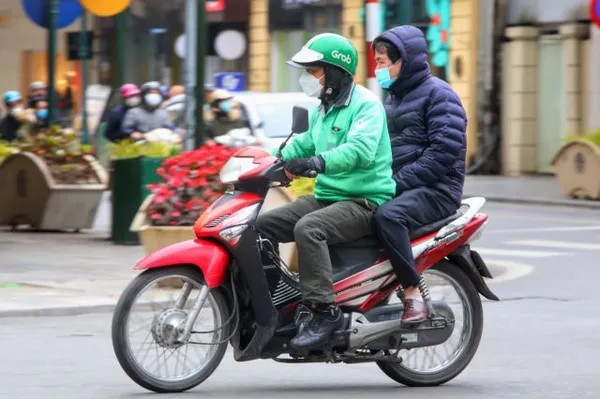 Proposal for motorbike taxi drivers’ operating cards sparks debate