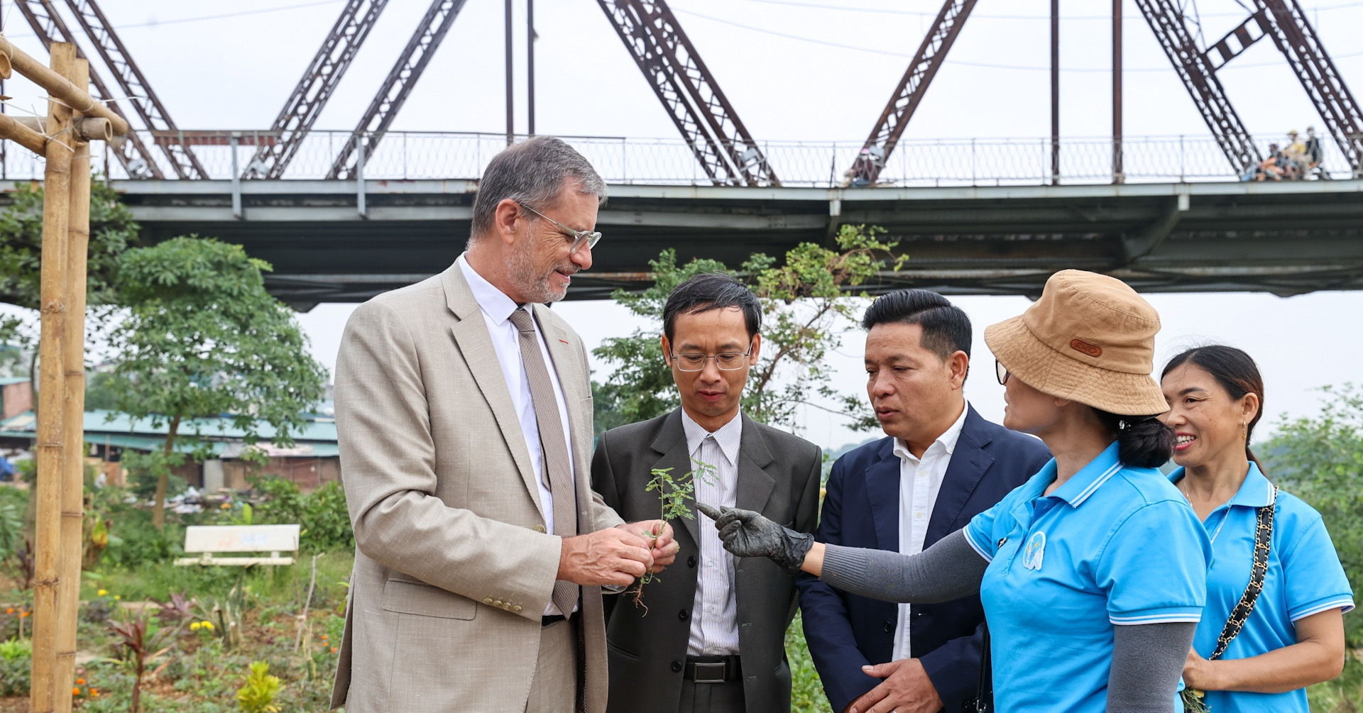 French Ambassador explores Hanoi: From historic sites to urban rail