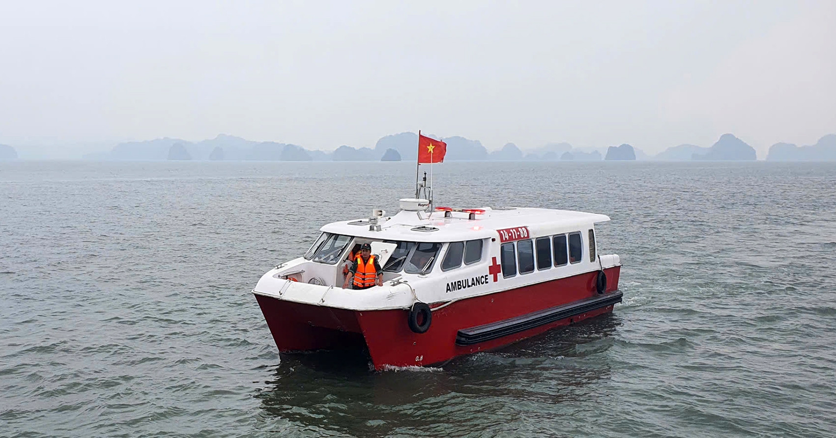 Passenger boat capsizes in Bai Tu Long Bay; one body recovered, one missing