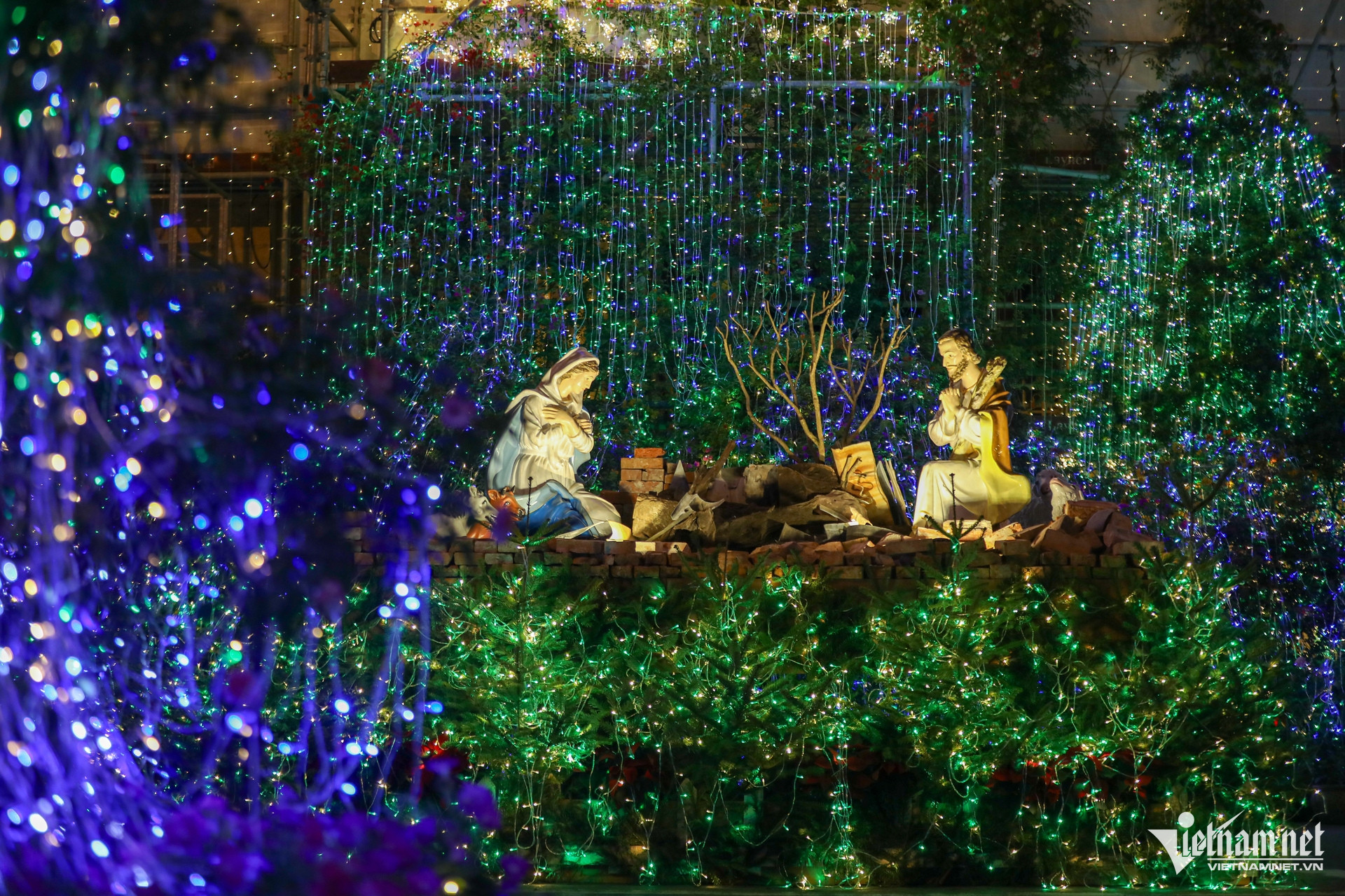 W-nhà thờ Đức Bà, TPHCM.jpg