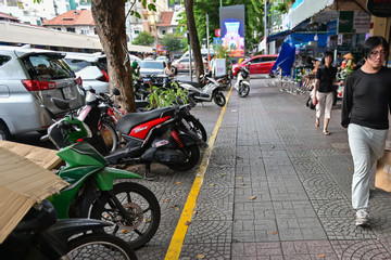 HCM City initiates leasing sidewalks, streets in District 1