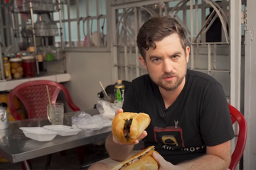 American chef praises Hai Phong baguette sandwiches