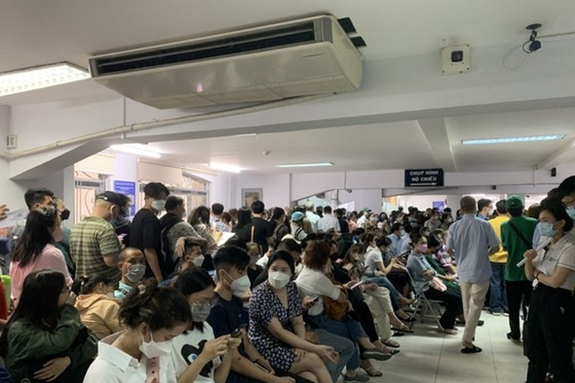 Hanoi to implement cashless payment for administrative procedures starting June