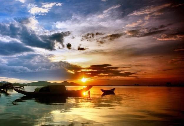 lang co bay one of the world s most beautiful bay picture 6