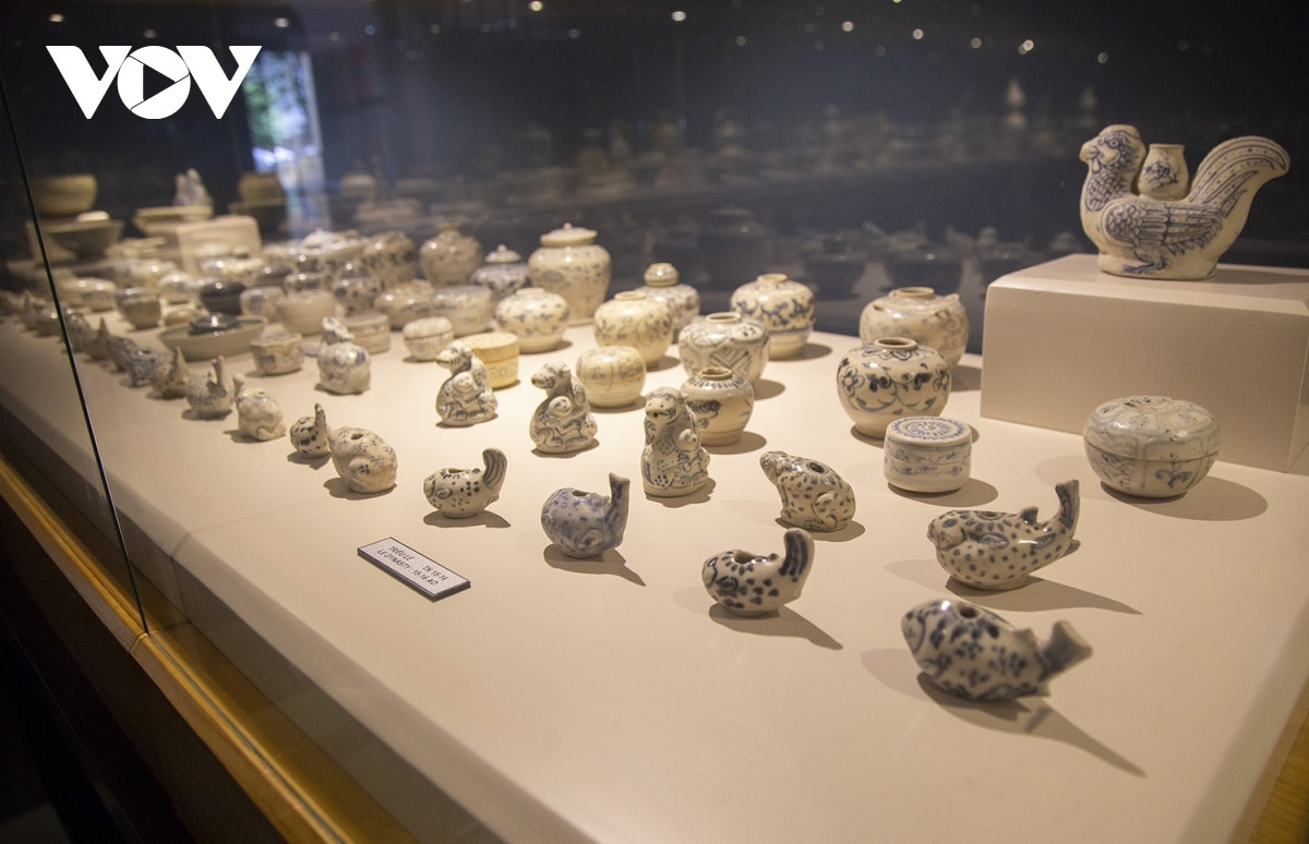 18 national treasures presented to public at hai phong museum picture 11