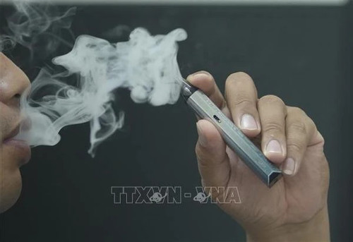 PM asks for strengthened measures to manage e-cigarettes, heated tobacco