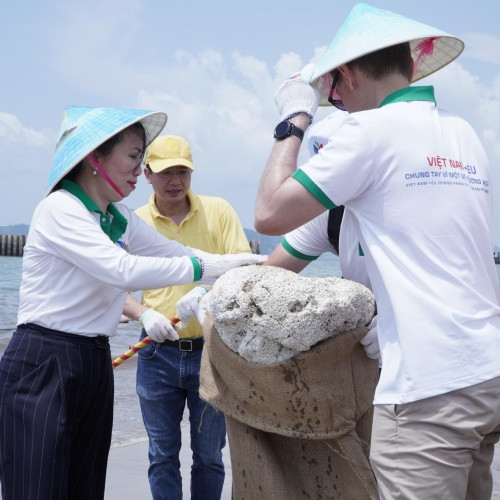 EU helps Vietnam cut plastic litter in oceans