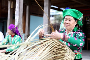 Ethnic Thai people preserve bamboo and rattan weaving craft