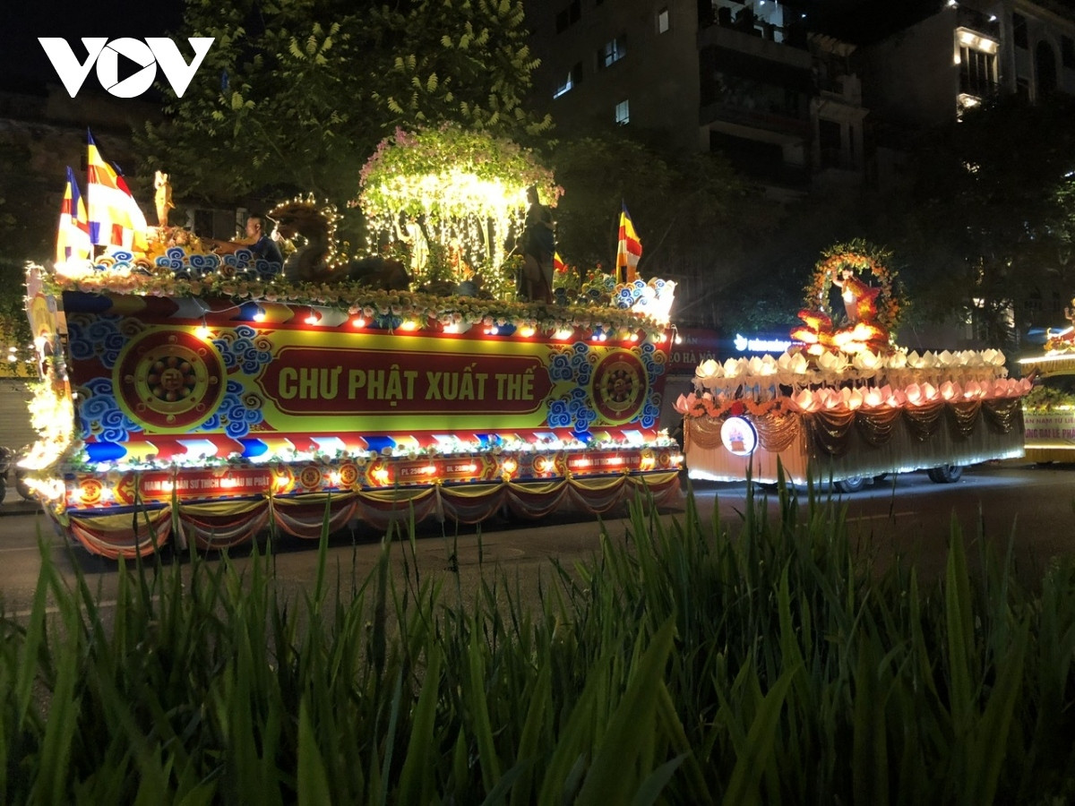 buddhists solemnly celebrate lord buddha s 2568th birthday in hanoi picture 7