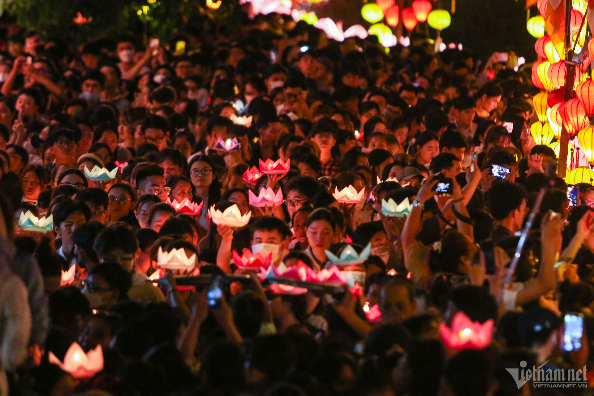 W-phật đản hoa đăng 8.jpg