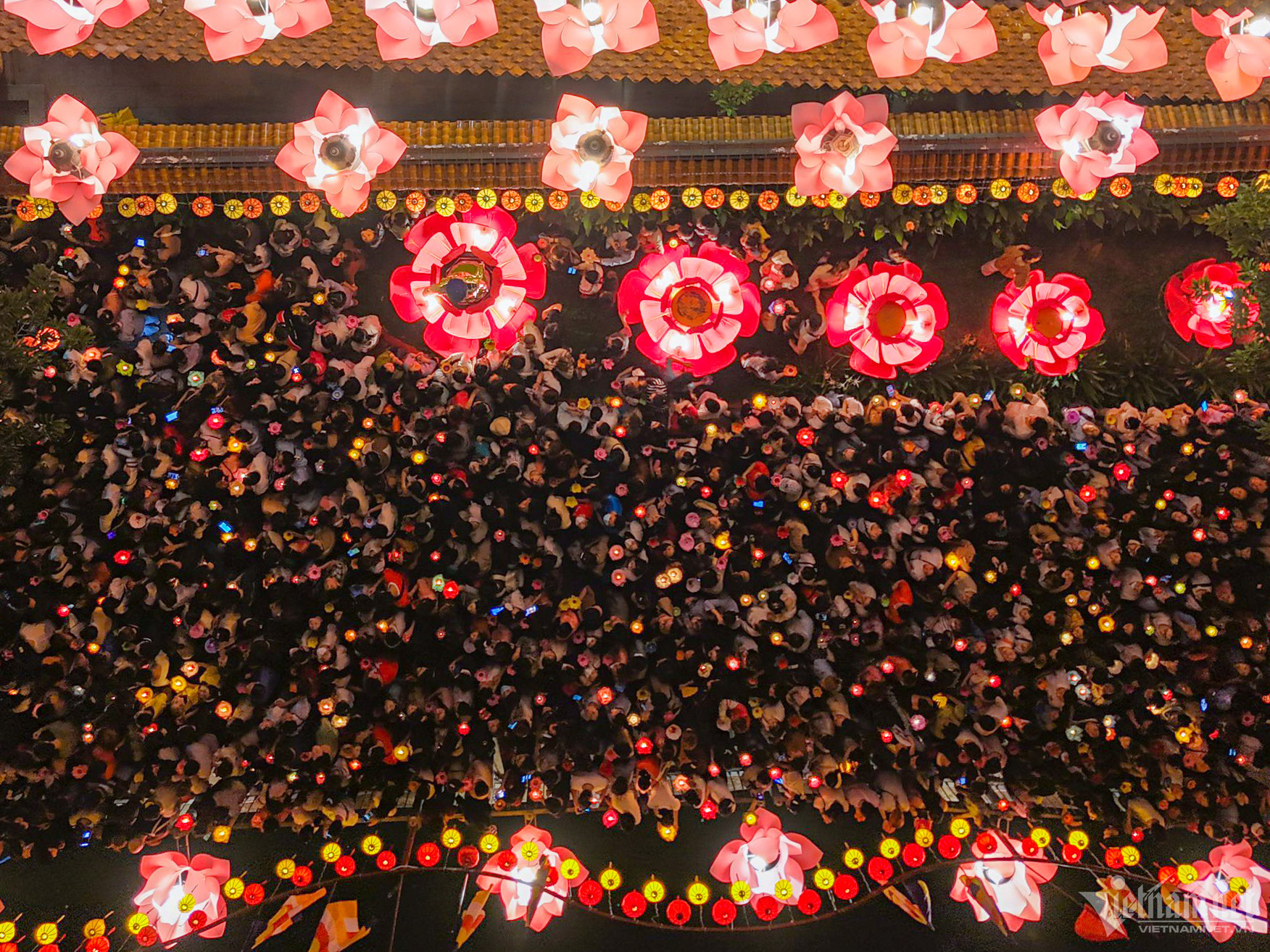 W-phật đản hoa đăng 13.jpg