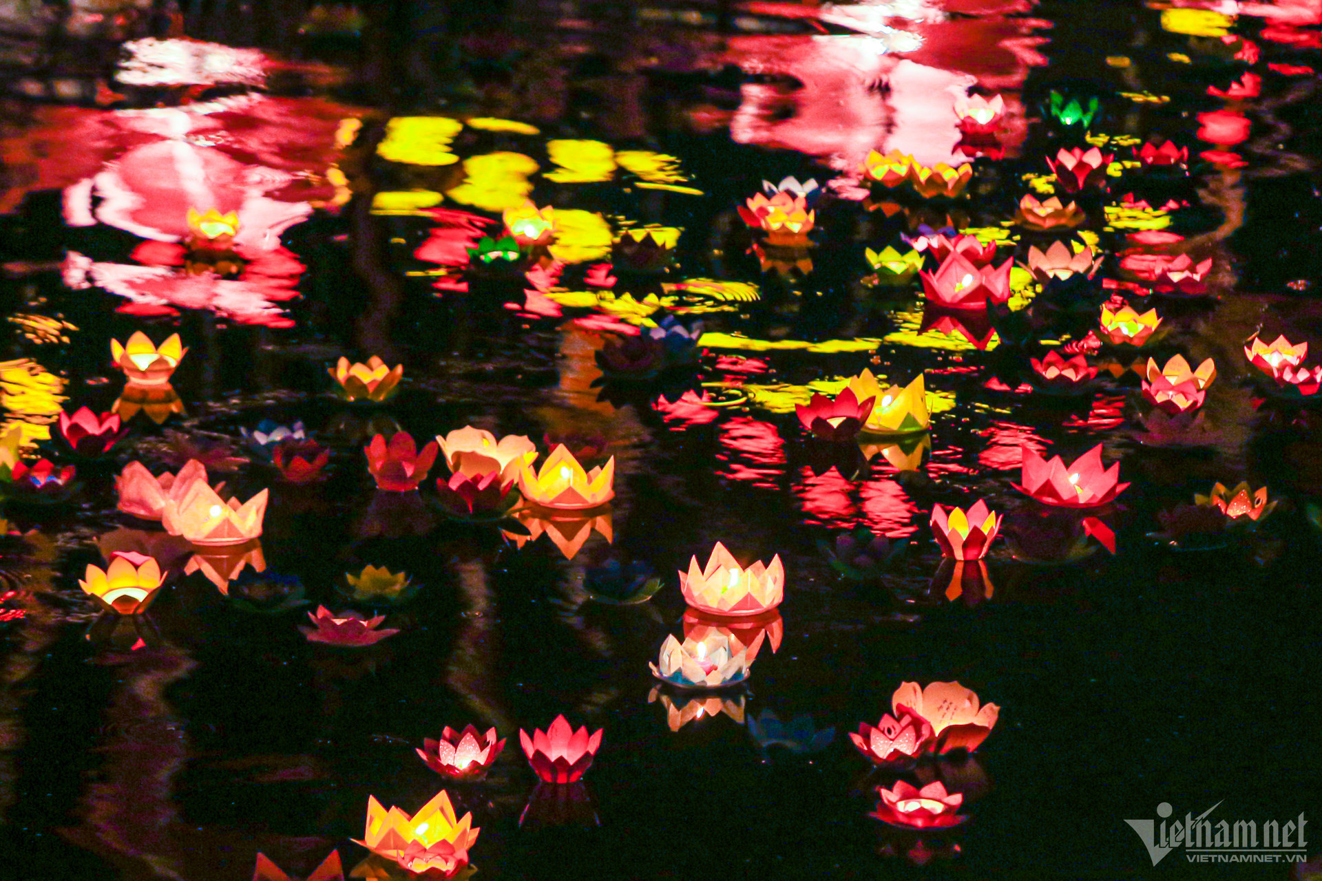 W-phật đản hoa đăng 11.jpg