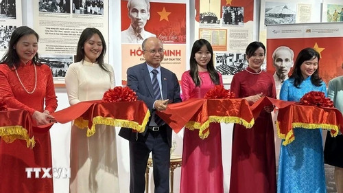 Paris exhibition features President Ho Chi Minh’s aspiration