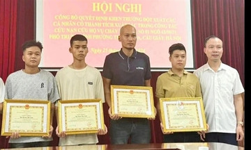 PM commended four people for saving lives in Hanoi deadly fire