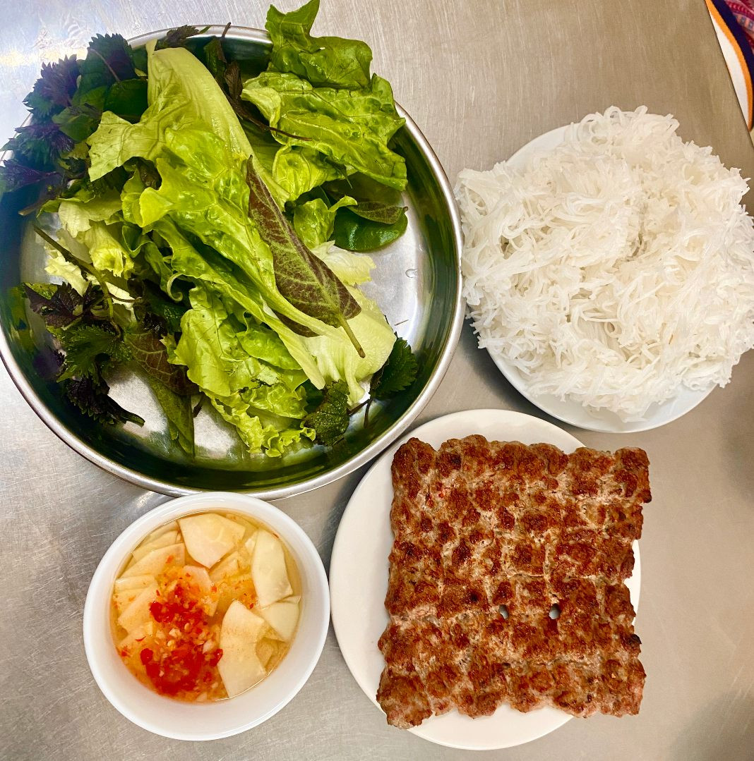 ﻿The distinctive bun cha quat in Ninh Binh