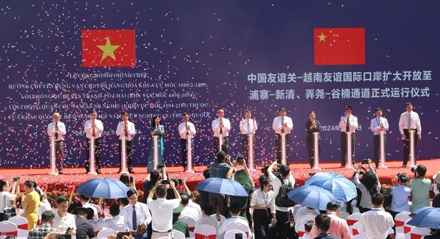 Vietnam, China open dedicated cargo transport routes to boost trade