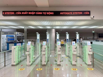 Automatic immigration gates facilitate passengers' travel