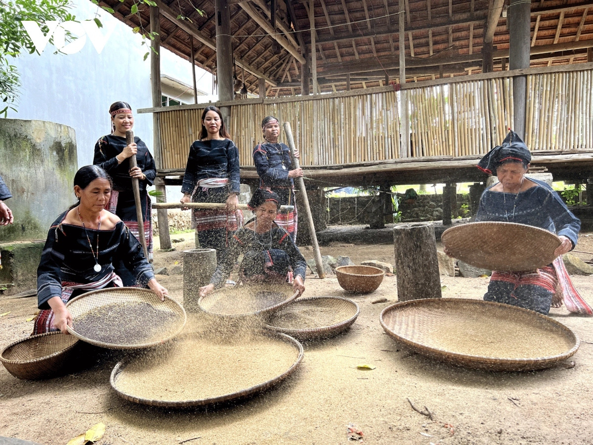 special wine of bahnar ethnic people in gia lai picture 4