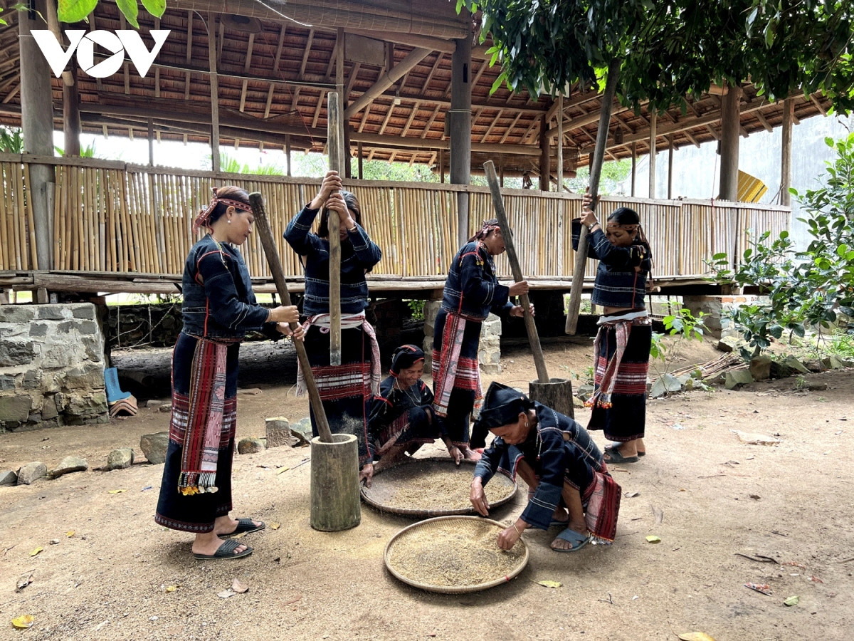 special wine of bahnar ethnic people in gia lai picture 3