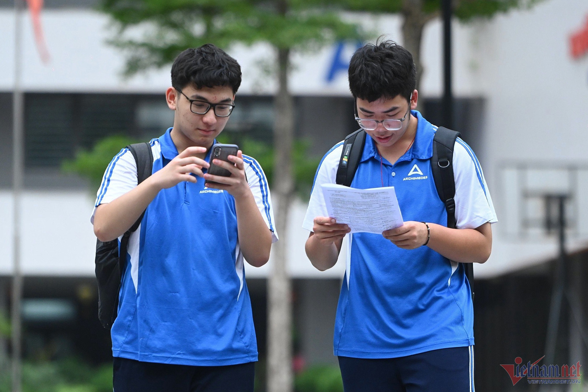 w thilop10 ngoaingu 2546.jpg