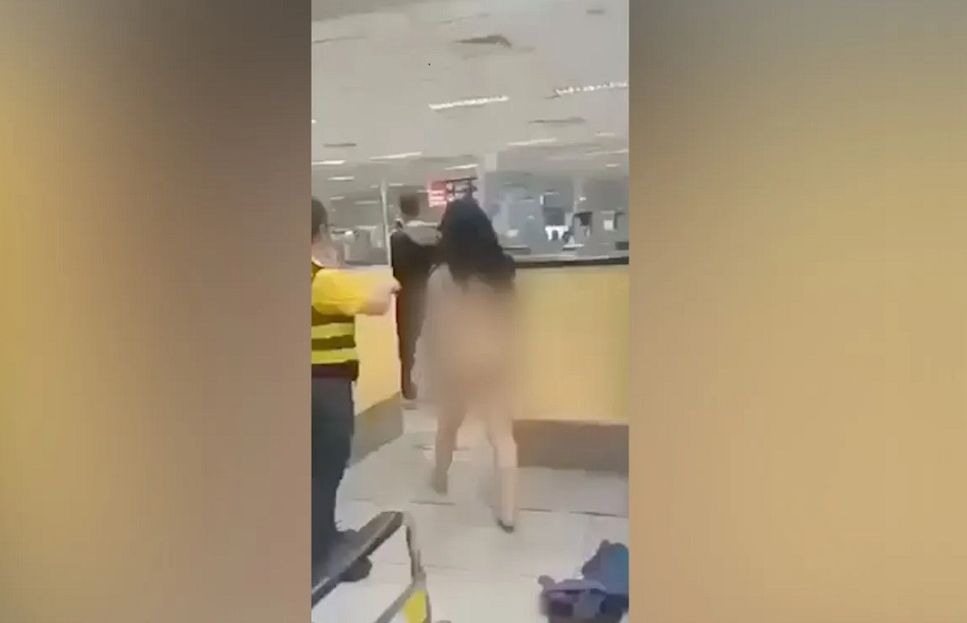 Viral Airport Woman Blurred_03.jpg