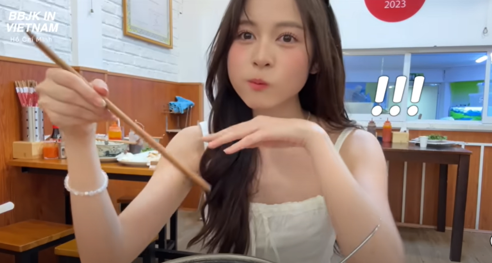 co gai an pho 0 1506.png