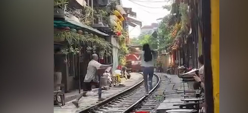 Tourist's dangerous stunt on Hanoi train tracks sparks outcry