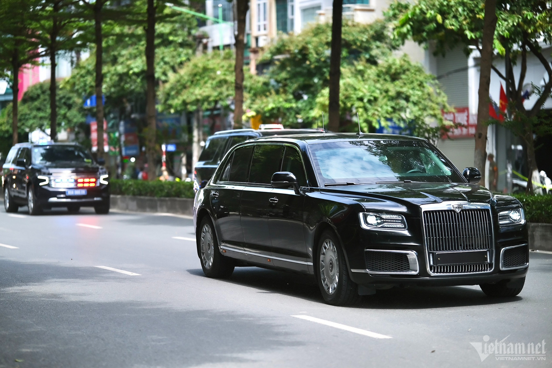 W-xe dẫn đoàn.jpg