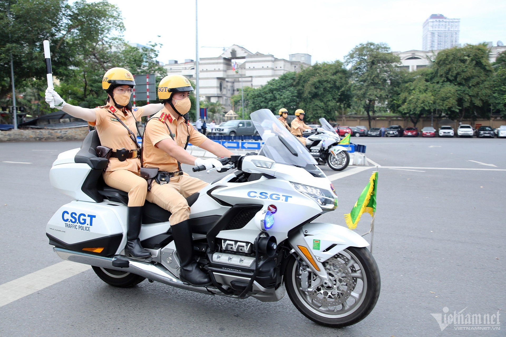 W-cảnh sát giao thông.jpg