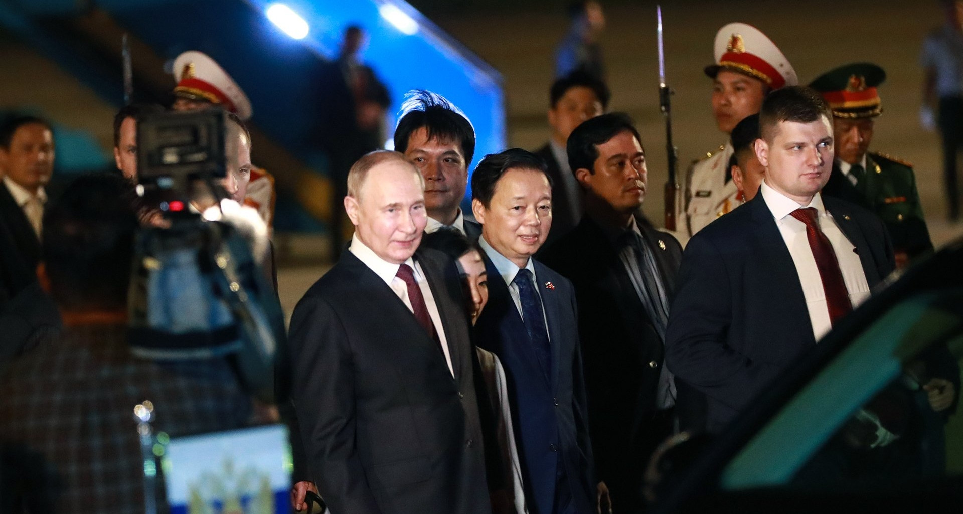 Russian President Putin arrives in Hanoi, begins State visit to Vietnam