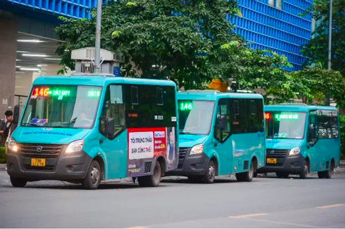 Hanoi considers using small buses for old quarter