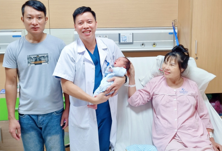 Vietnamese woman becomes first-time mother at 52