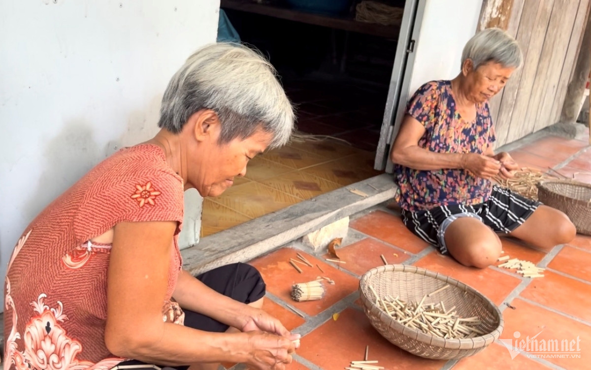 hai chi e LeNhung.jpg