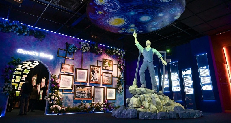 HCM City hosts stunning Van Gogh & Monet art lighting experience