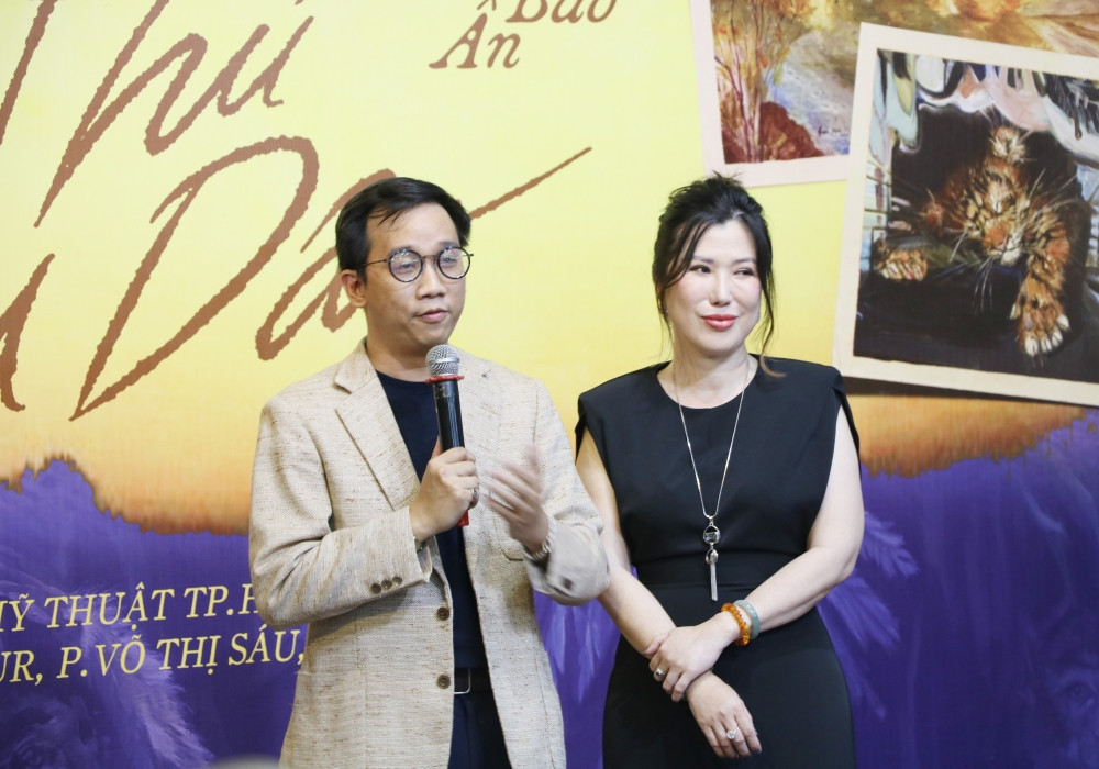 batch_ddH2 – Hai hoạ sĩ Văn Diệu Liên và Tô Bảo Ân chia sẻ tại khai mạc triển lãm.jpg